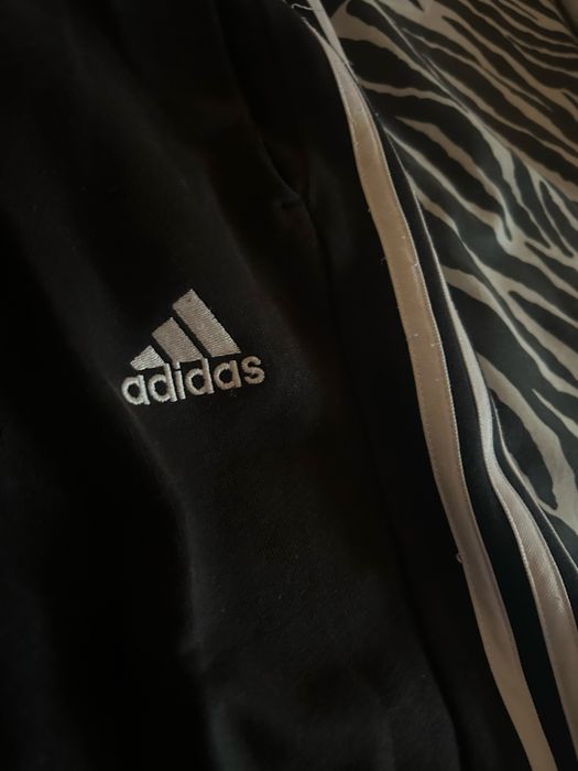 Adidas 3 stripes
