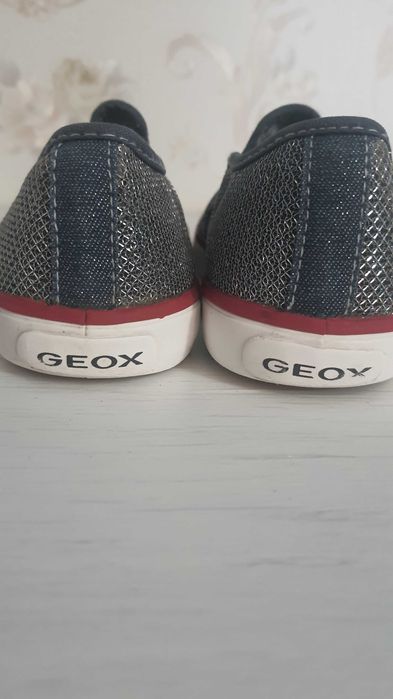 Adidasi GEOX RESPIRA marimea 30 - cal noi , impecabil