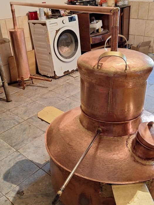 Vând cazan de făcut țuică cu capacitatea de 250litri
