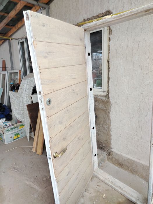 Входная металлическая дверь