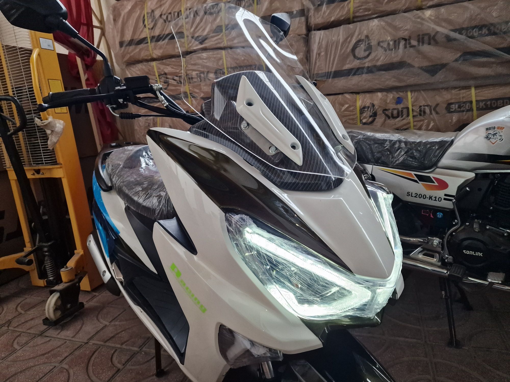 Скутер GJSYM Max Strong 175