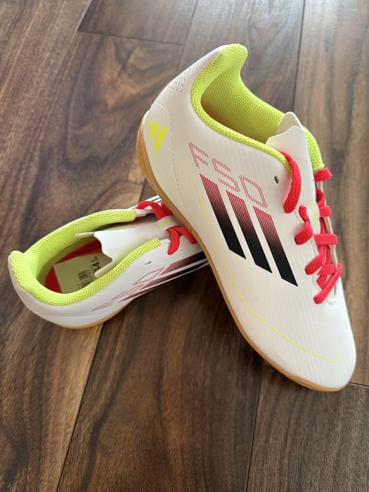 Детски Футболни обувки стоножки Adidas F50 номвр 36