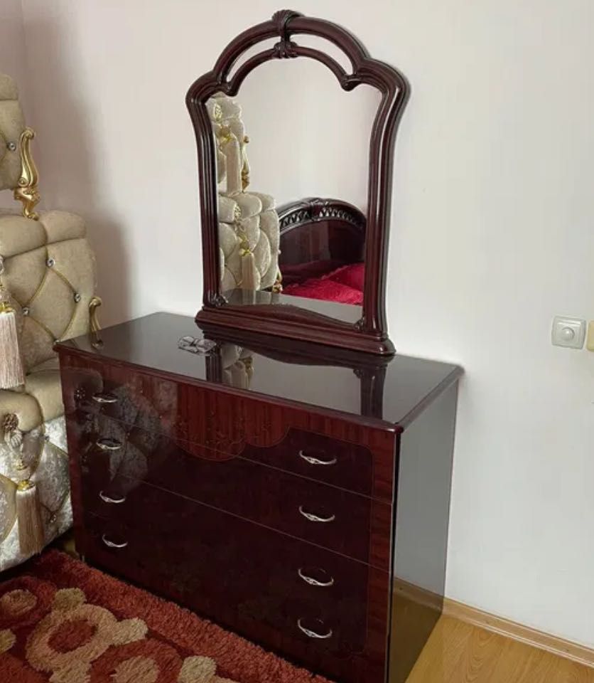 Спальная гарнитура, мебель итальянского производства с матрасом