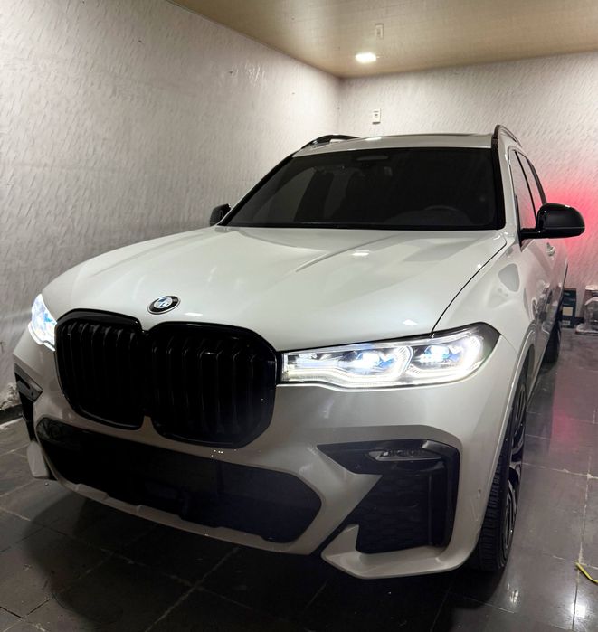 BMW X7 40i Белый