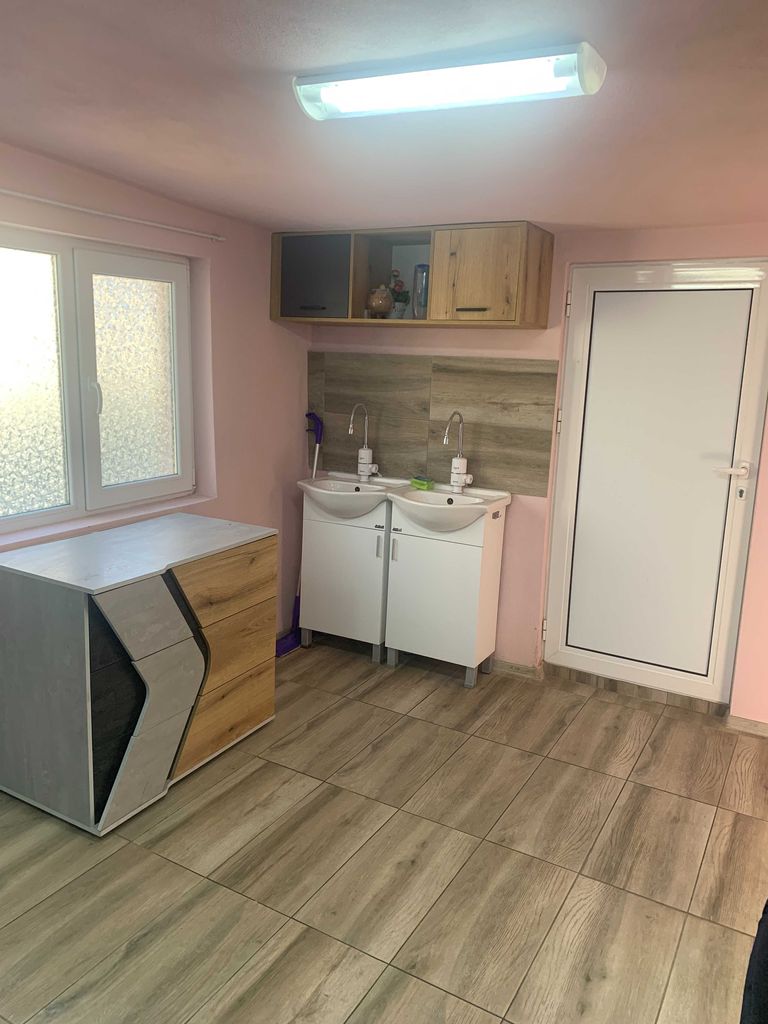 Дава се под наем Магазин в Карлово - 35 кв.м за 178.5 € - Снимка #7