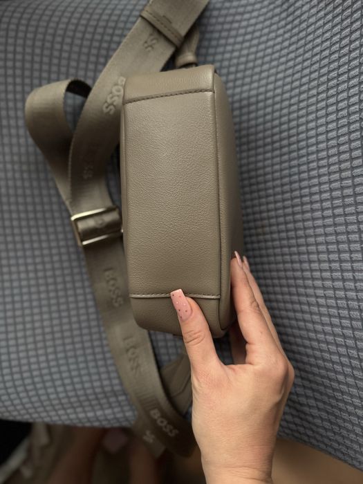 Нова чанта Boss Karl Armani