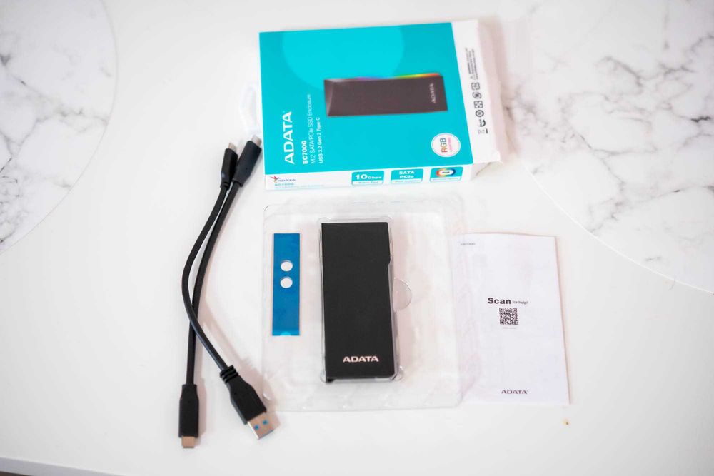 Карман за SSD ADATA EC700G – NVMe/SATA, USB 3.2, RGB, Външен кутия