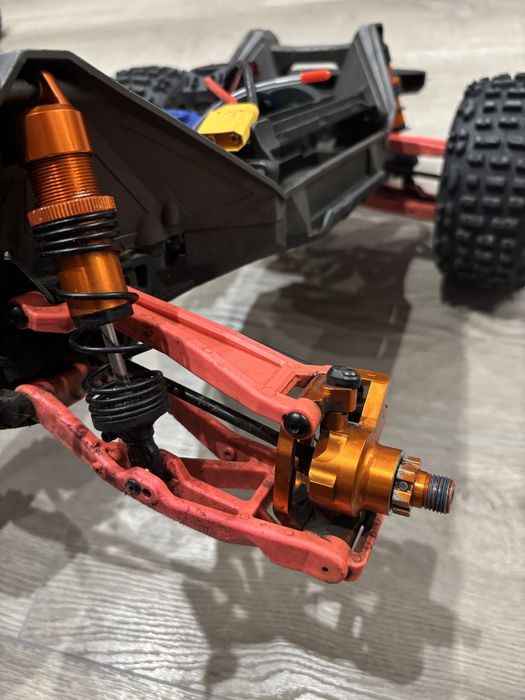 Traxxas Maxx v1 с widemaxx kit траксас макс