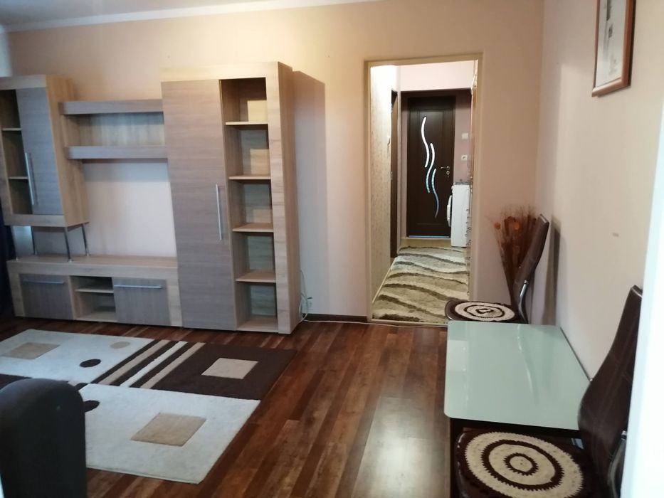 Închiriez apartament..Persoana fizica