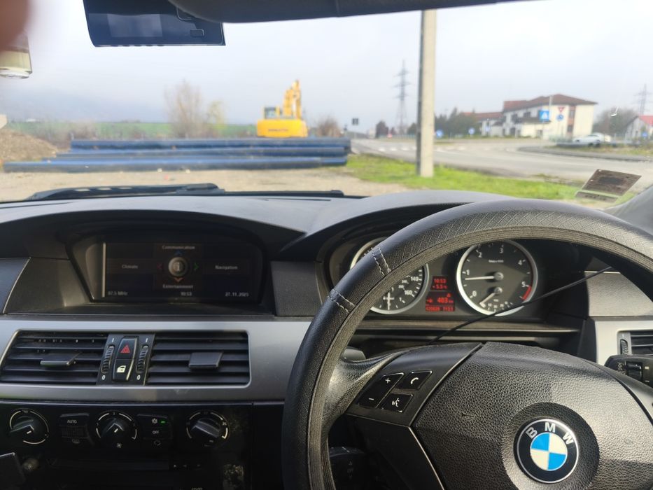 vând BMW E60 volan pe dreapta