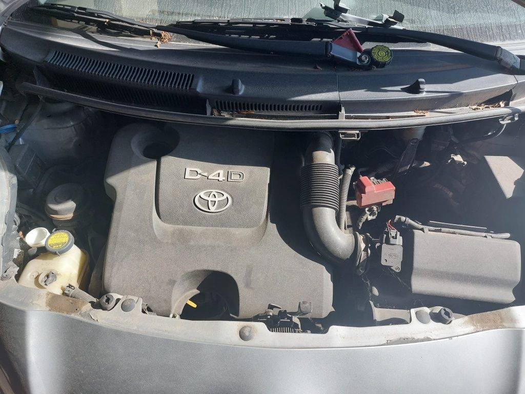 Dezmembrez Toyota Yaris