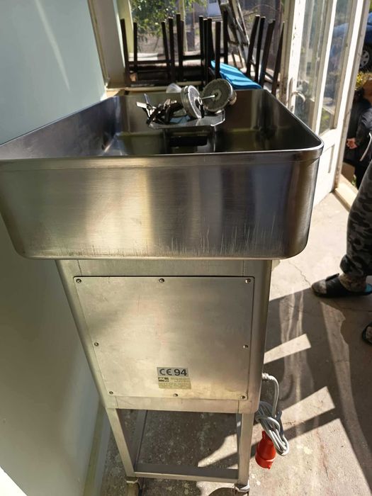 Професионална машина за меляне на месо