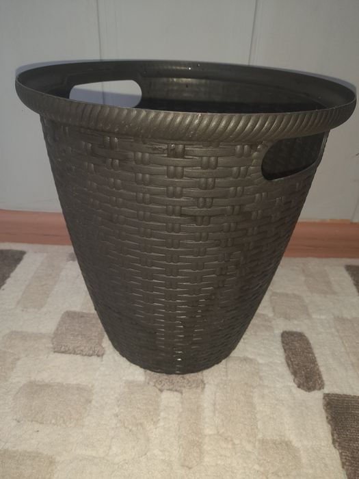 Продам горшок цветочный 6 л