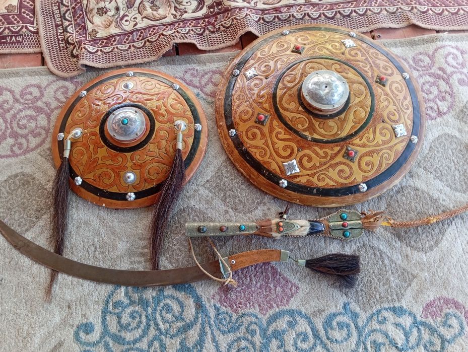 Қалқан қылыш қамшы сатылады