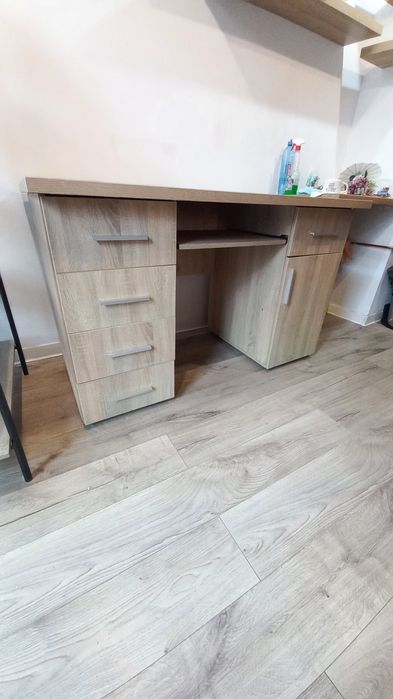 Birou masiv în stare bună