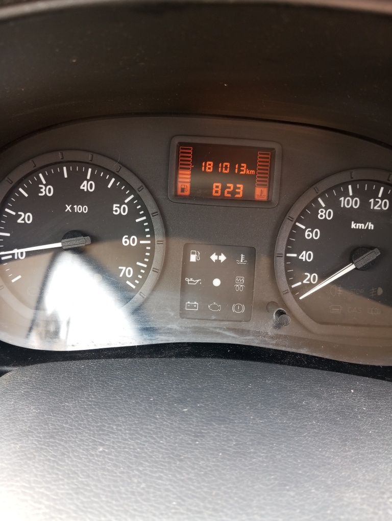 Vind Dacia Logan 1.4 benzina.An fabricație 2010