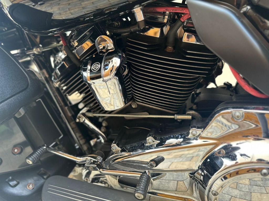 Harley Davidson Street Glide Special M8