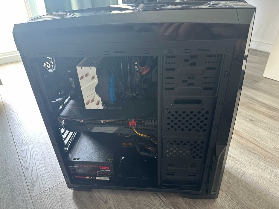 Sistem gaming i5-8600K /RX 5700 8GB/ 16 GB RAM / 3x SSD