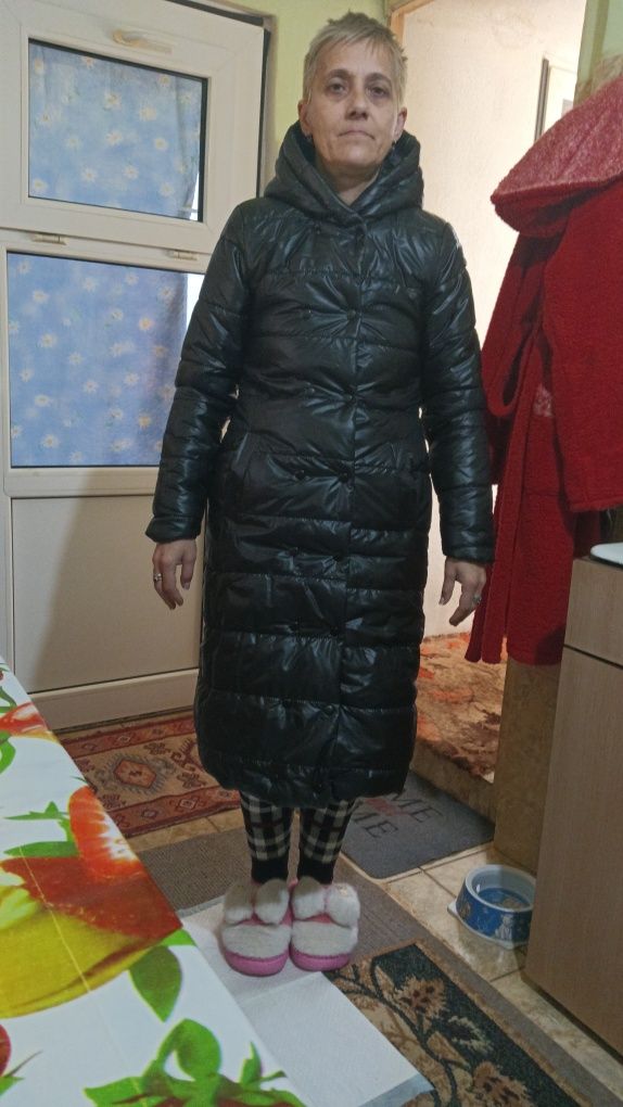 Vând geaca lunga de iarna nou nouta  mărimea  XS