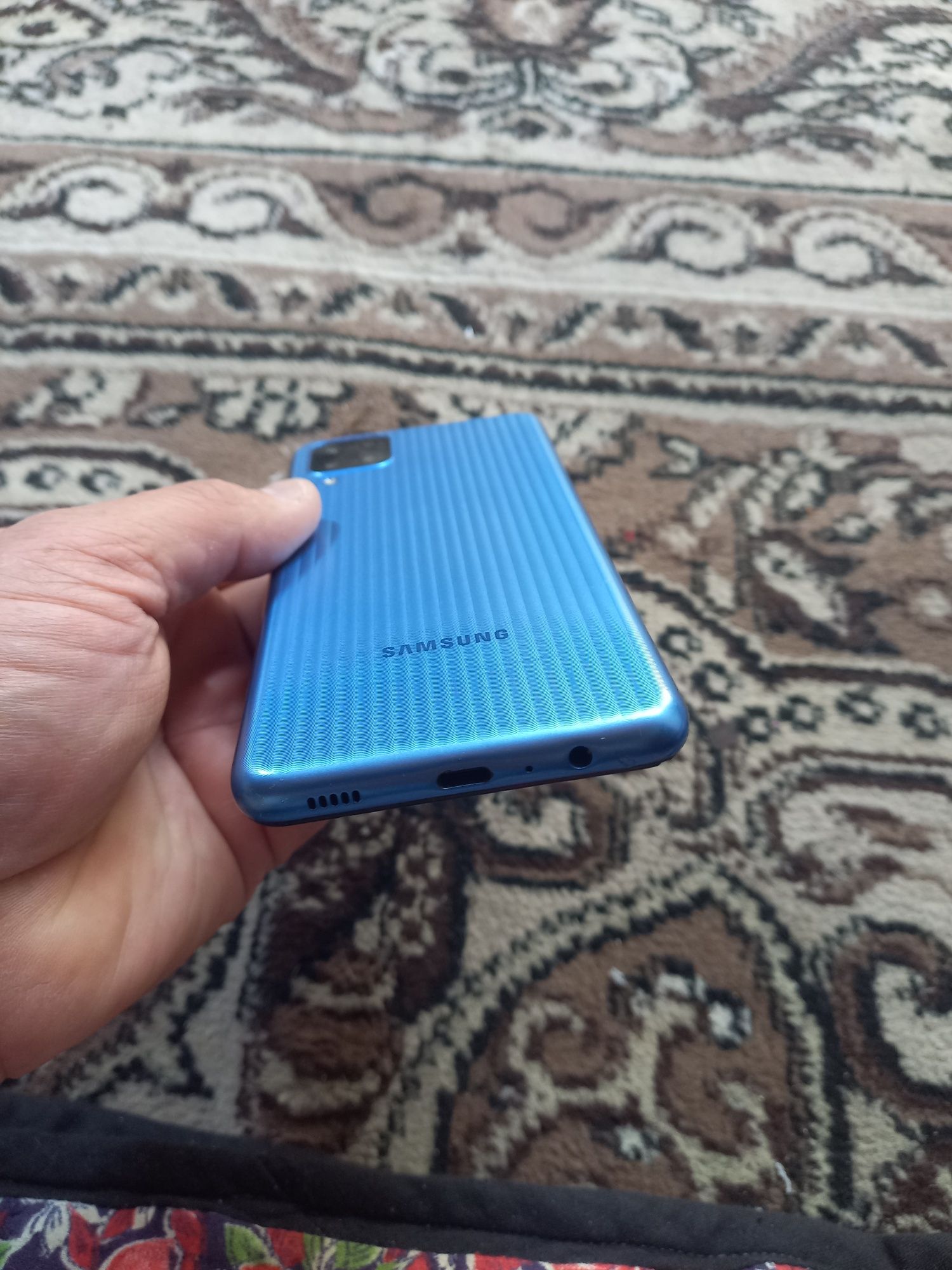 A12 samsung ideal holati tiniq 32GB hotirasi 2 sim kartasi imey bo'gan