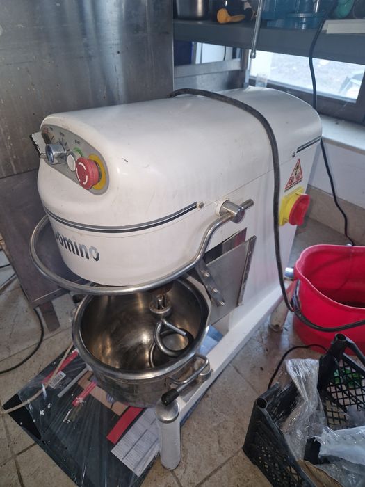 Mixer planetar,  Gratar cu banc la 380v sau gaz, de.putere