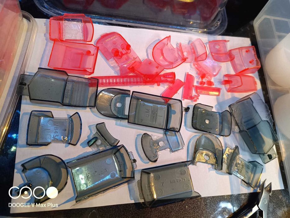 ЧАСТИ ОТ ЕПОКСИДНА СМОЛА за български Мачбокс MATCHBOX модели 1/64