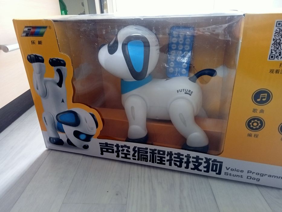 Робот собака с пультом