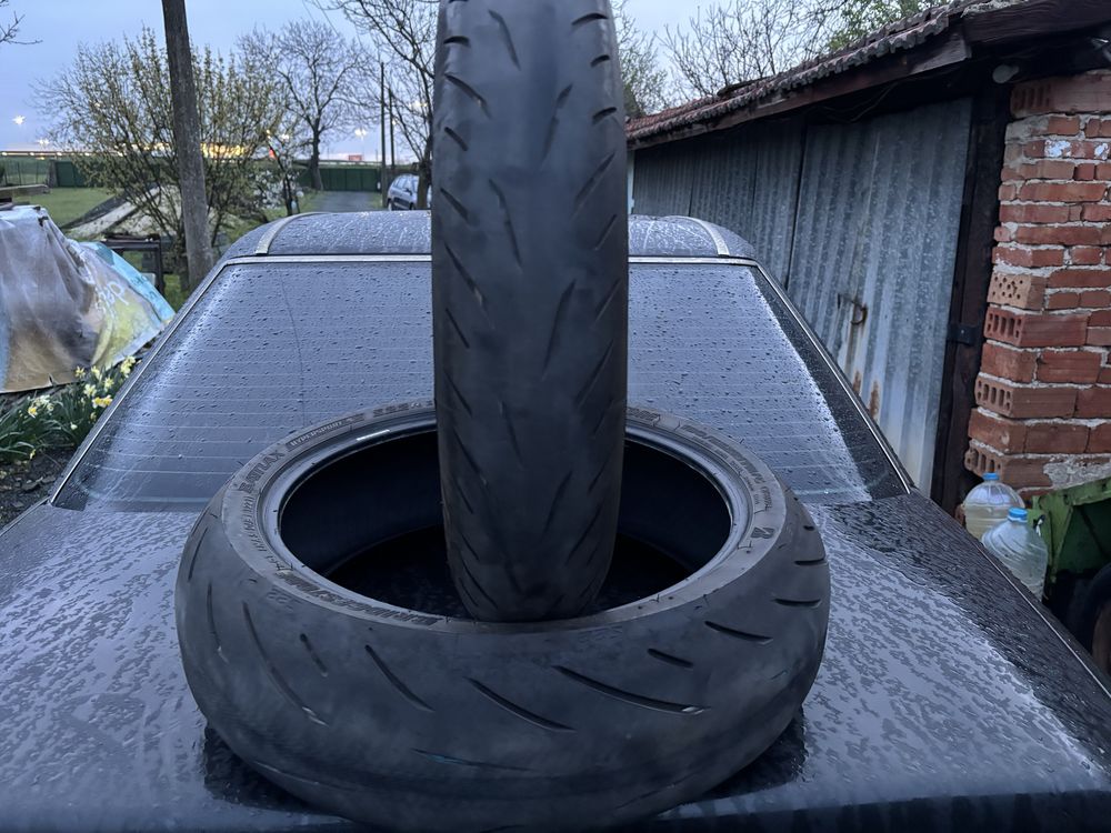 Предна гума за мотор Bridgestone 120/70 - 17