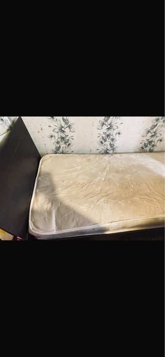 Кровать продам в хорошом состояние