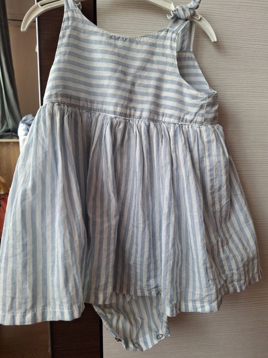 Rochițe fetita H&M Marimea 68 74 80 sau 6, 12, 18 luni Lot hăinuțe 1an