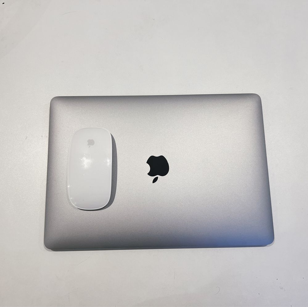 Macbook air m1 (в подарок apple mouse)