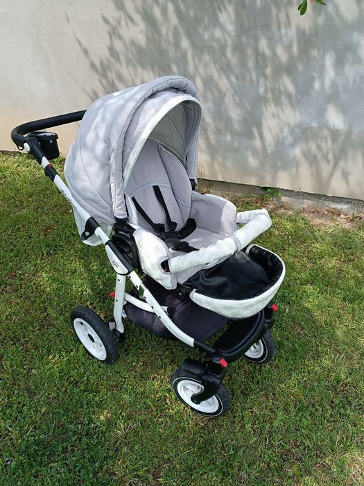 Vând cărucior 3în1 (scoică,landou nou,parte sport, geantă și baby nest
