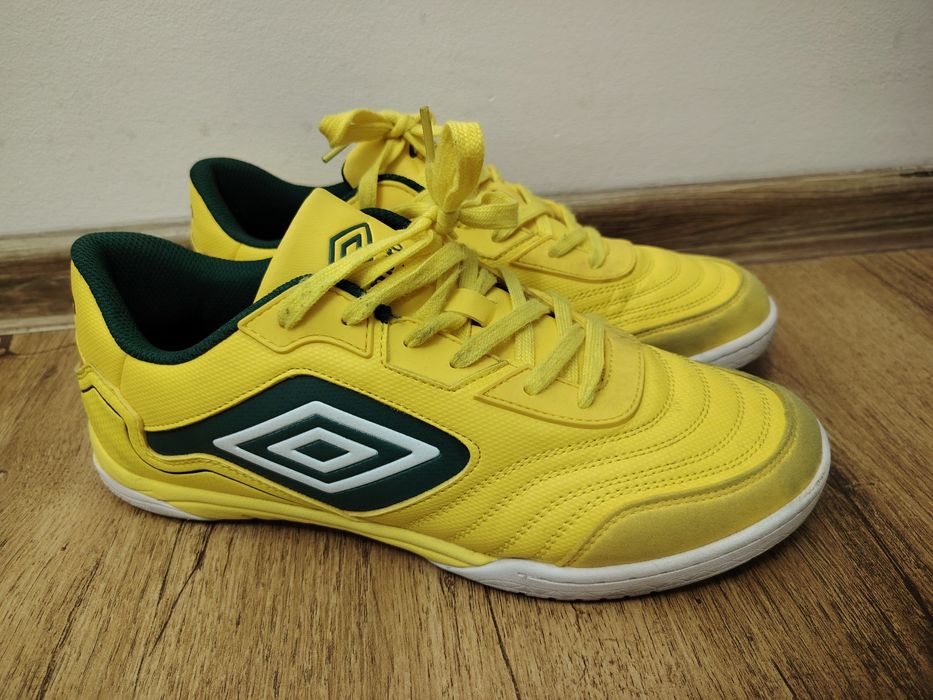 Adidasi umbro fotbal in sala