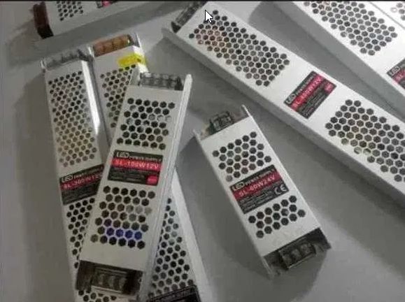Для видео-наблюдения и oт LED * блок питания - адаптер *