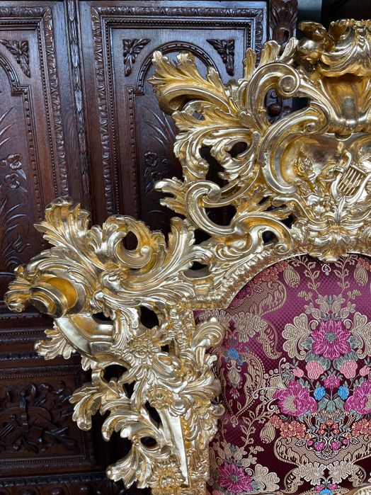 Красив масивен трон / стол