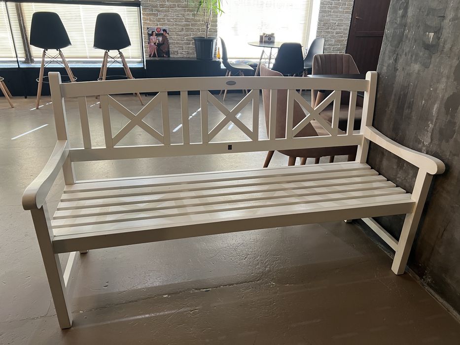 Деревяная лавочка