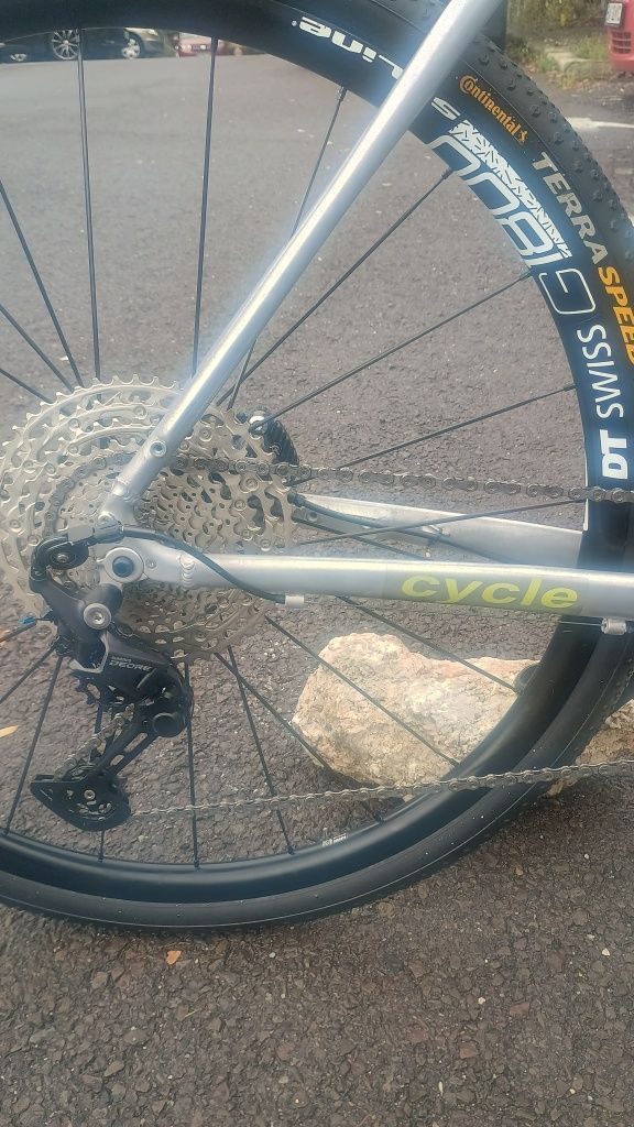 Vând bicicletă gravel personalizată