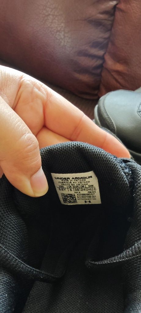 Кожени маратонки under armour