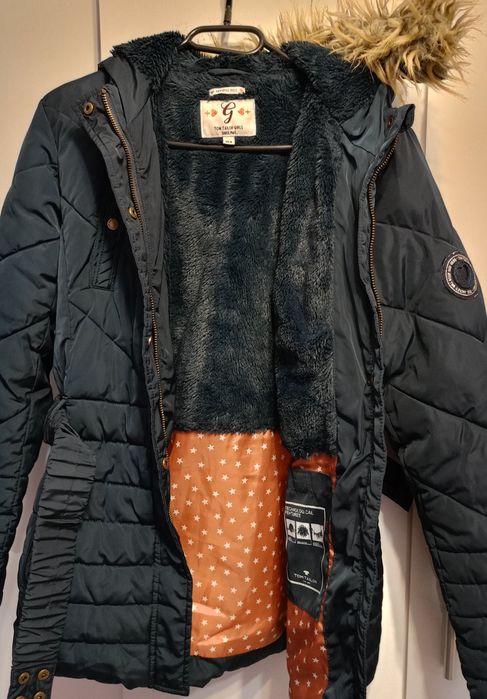 Топло зимно яке момиче