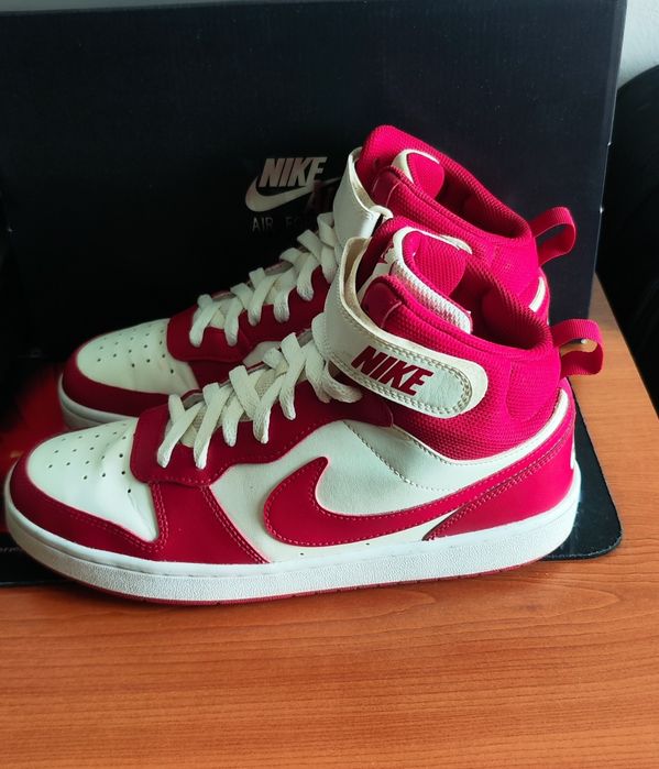 Vând Pantofi sport Nike Court Borough Mid