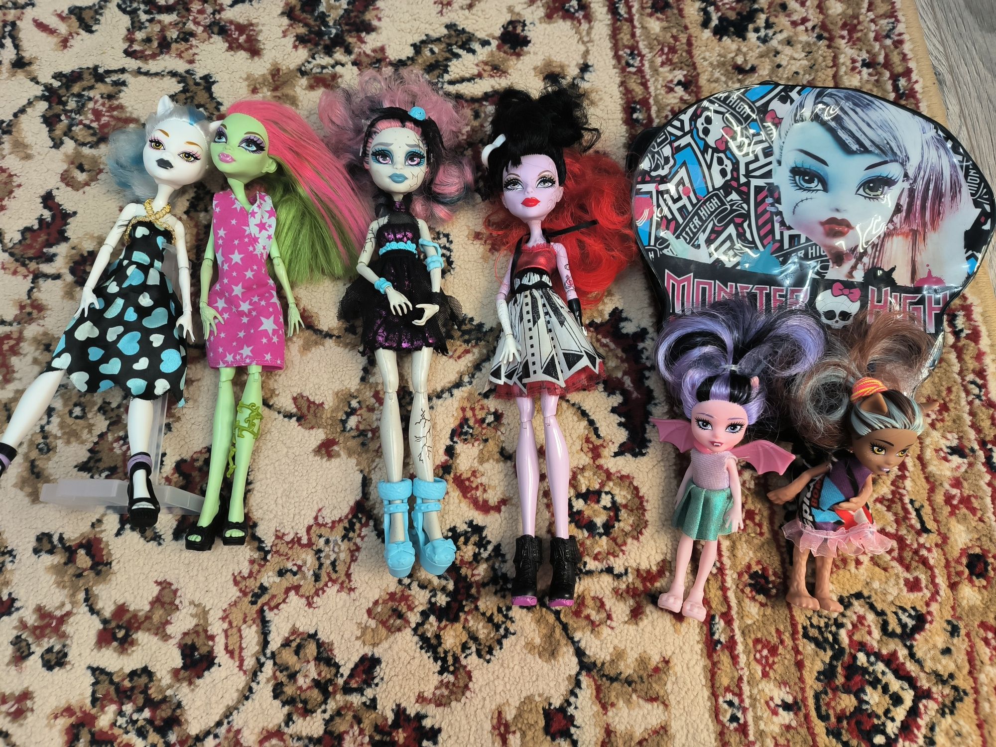 Păpuși monster high