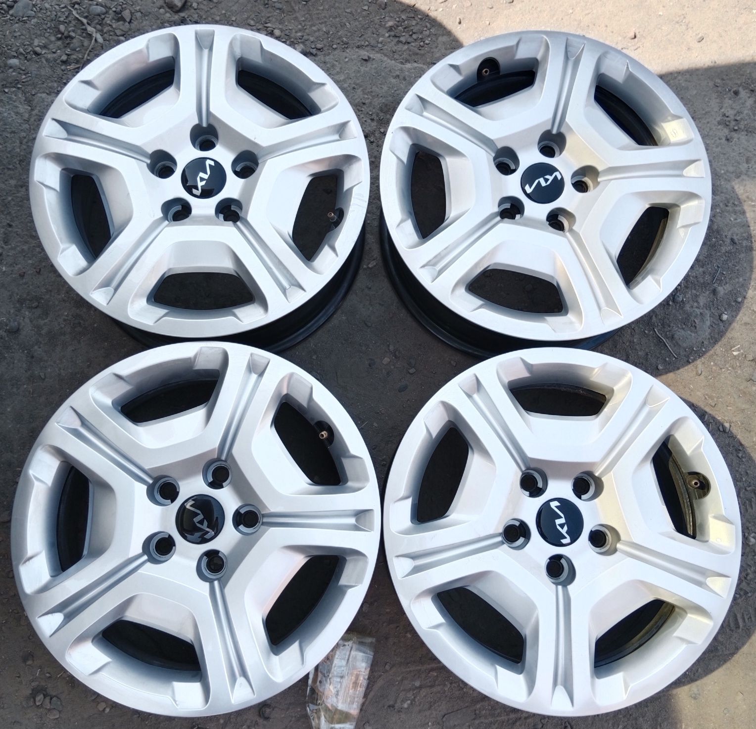 R16, J6,5, ET 49 Киа Сонет диска колпак