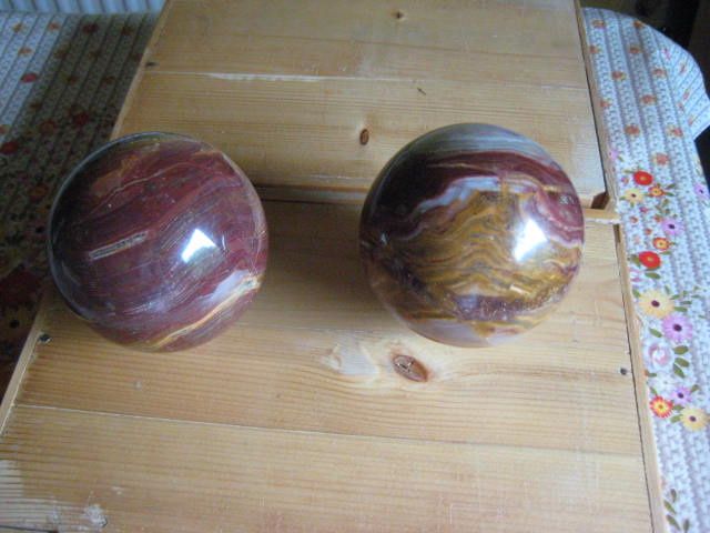 OFERTA vand set 2 sfere din piatra jasp, deosebite