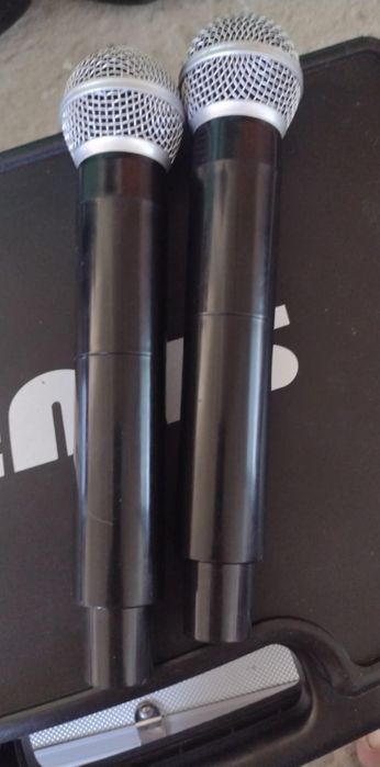 Se vinde Set 2 Microfoane Wireless si Receiver fără cutie
Are o clarit
