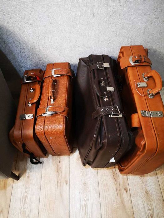 Чемоданы советские.
