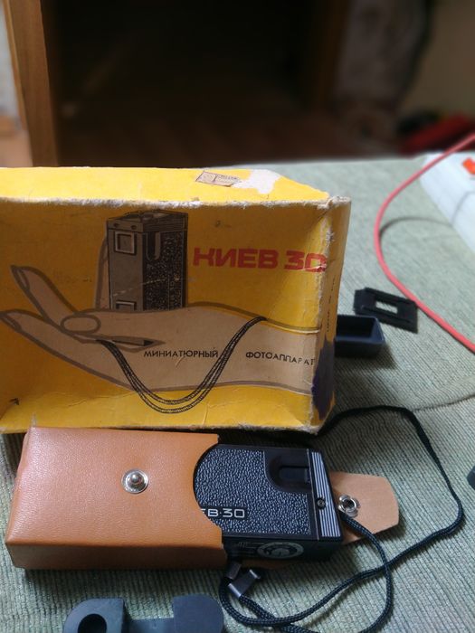 Фотоаппарат редкий состояние новы в коробке плёнок нет но находя́т