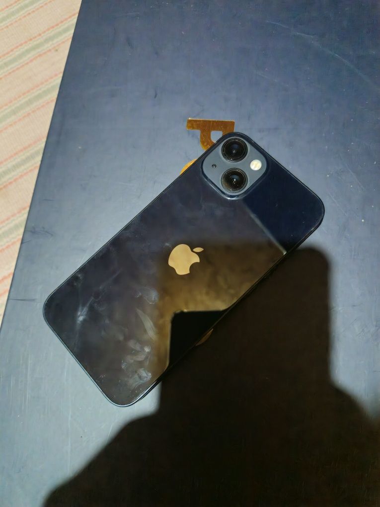 Продам iPhone 13