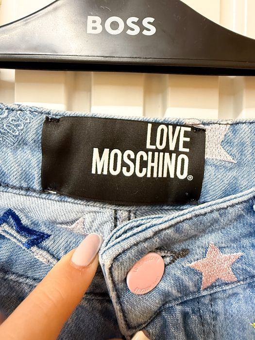 Дънки стил Boyfriend на Love Moschino
