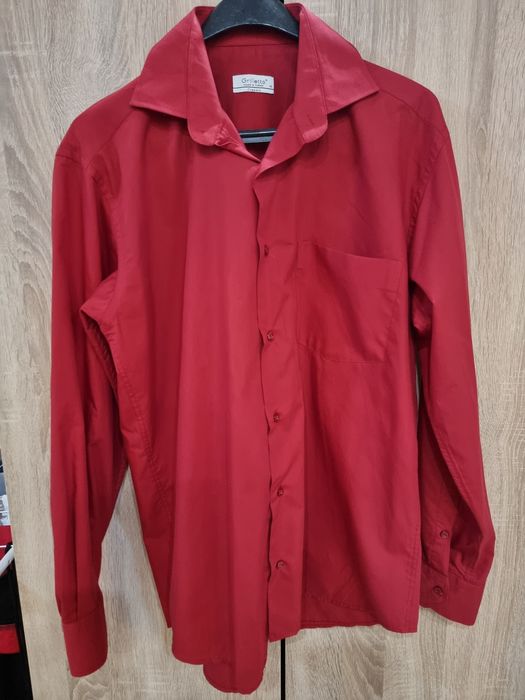 Червена риза официална