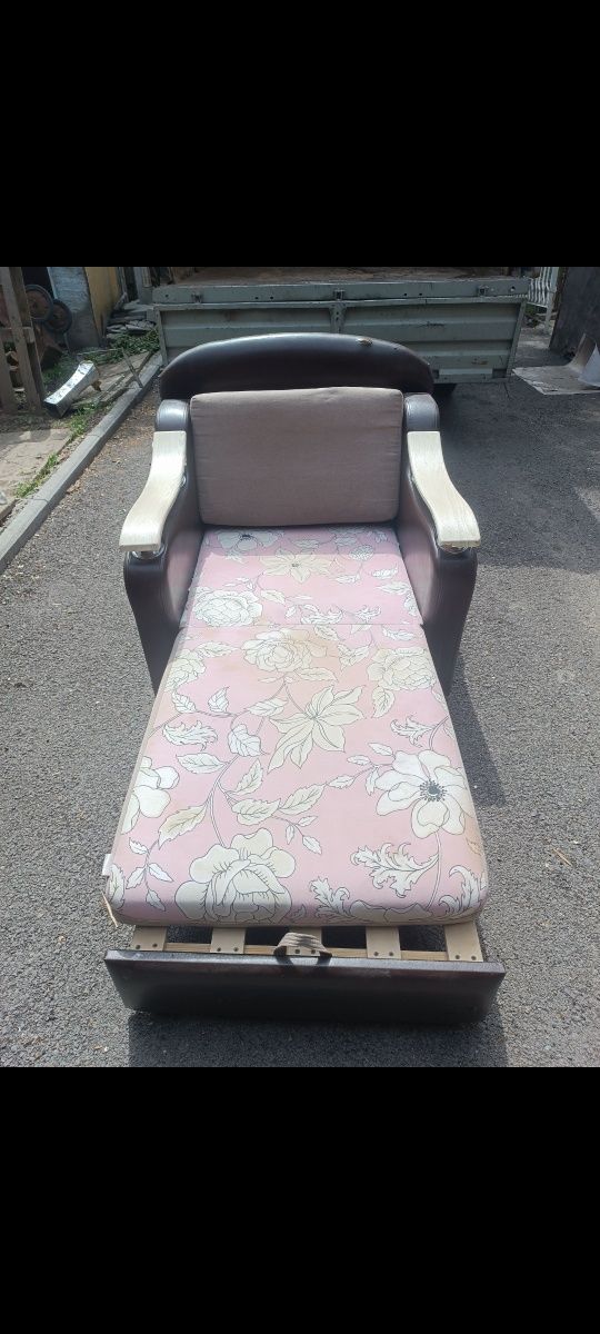 Продам диван не дорого